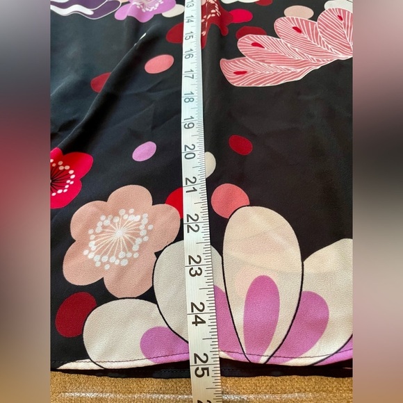 Ann Taylor Vibrant Floral Bow Cuff Black Long Sleeve Keyhole Blouse Feminine Fun - Picture 10 of 10